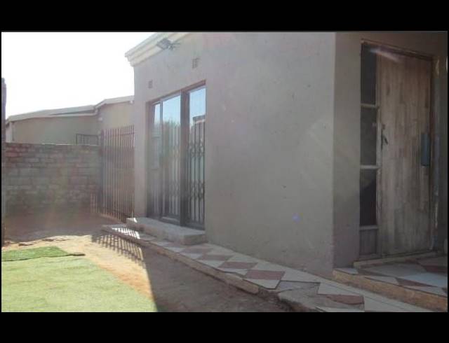 6 BEDROOM HOUSE FOR SALE IN PROTEA GARDEN